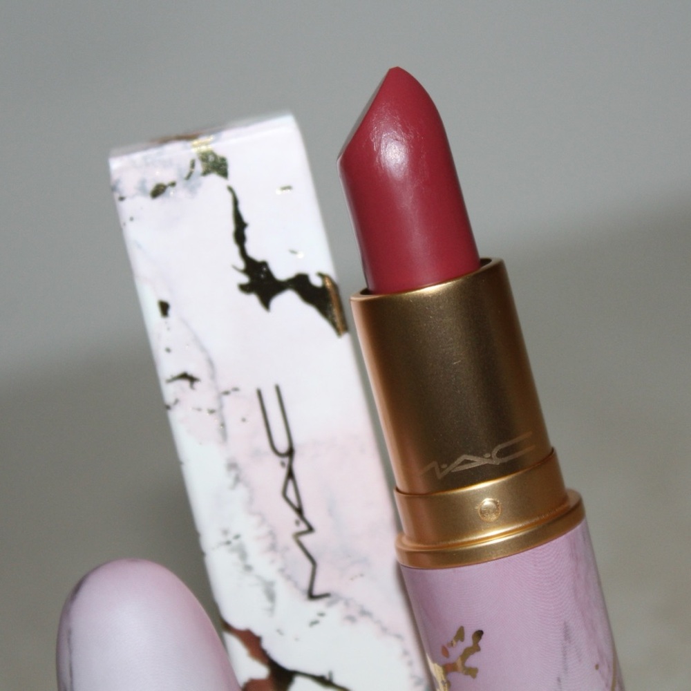 MAC Cosmetics Electric Wonder ‘Natural Born Leader’ Matte Lipstick - Picture 8 of 16